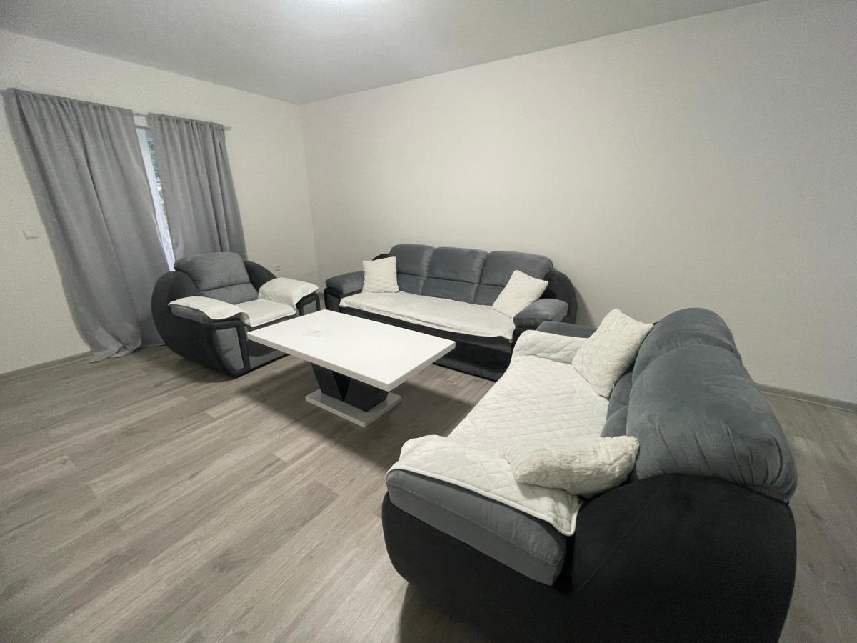 Apartmani Franciska 亚伊采 外观 照片