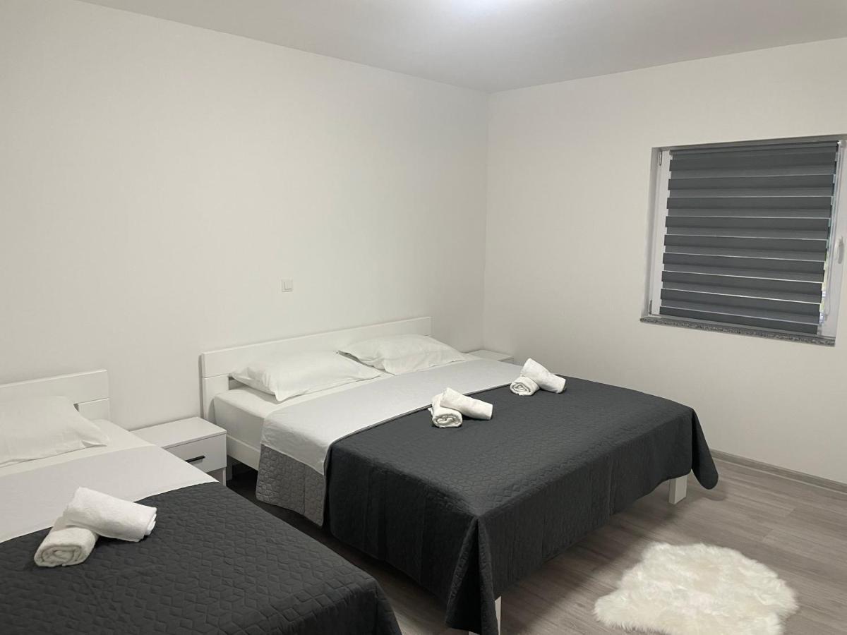 Apartmani Franciska 亚伊采 外观 照片