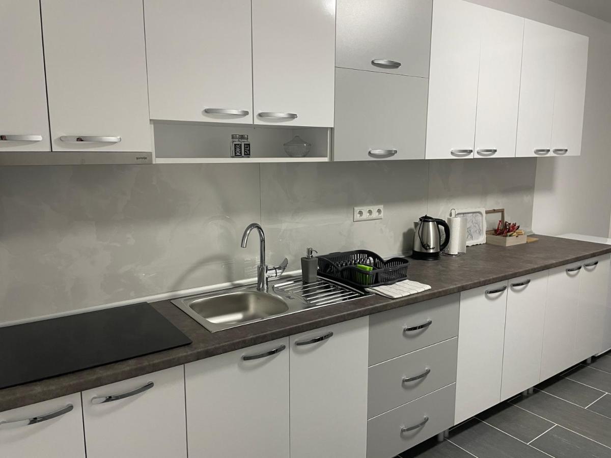 Apartmani Franciska 亚伊采 外观 照片