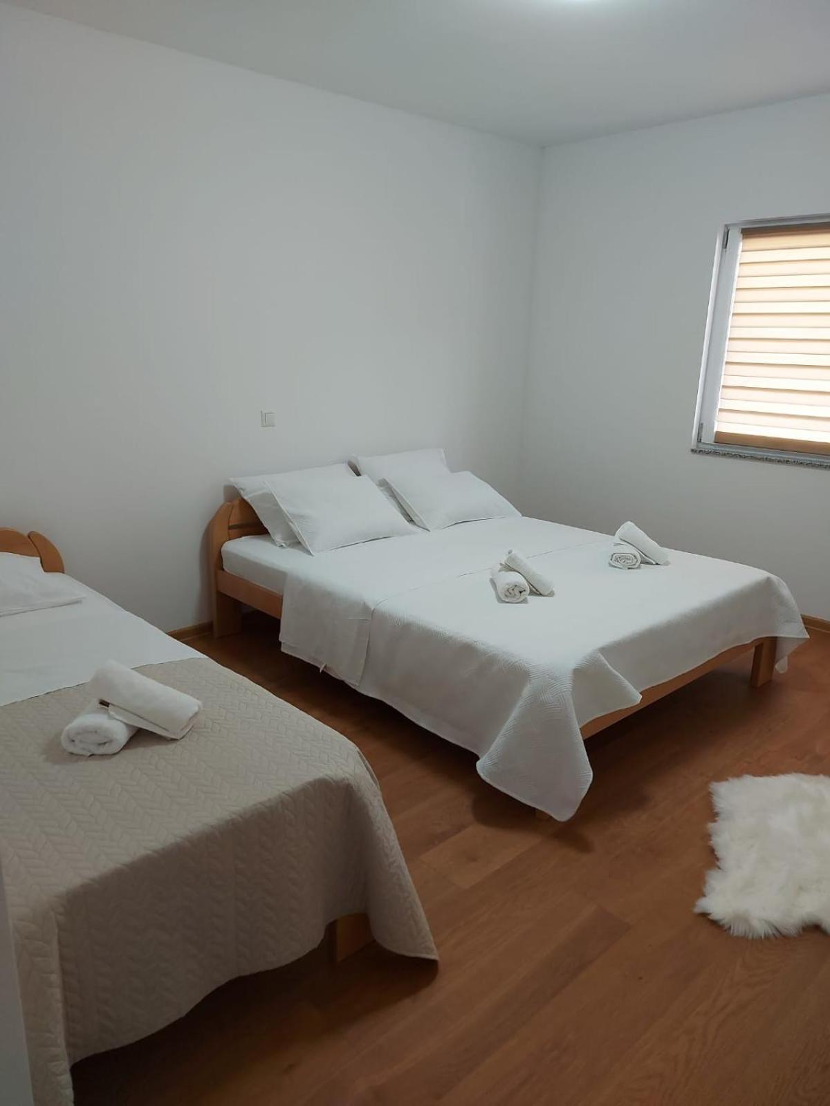 Apartmani Franciska 亚伊采 外观 照片