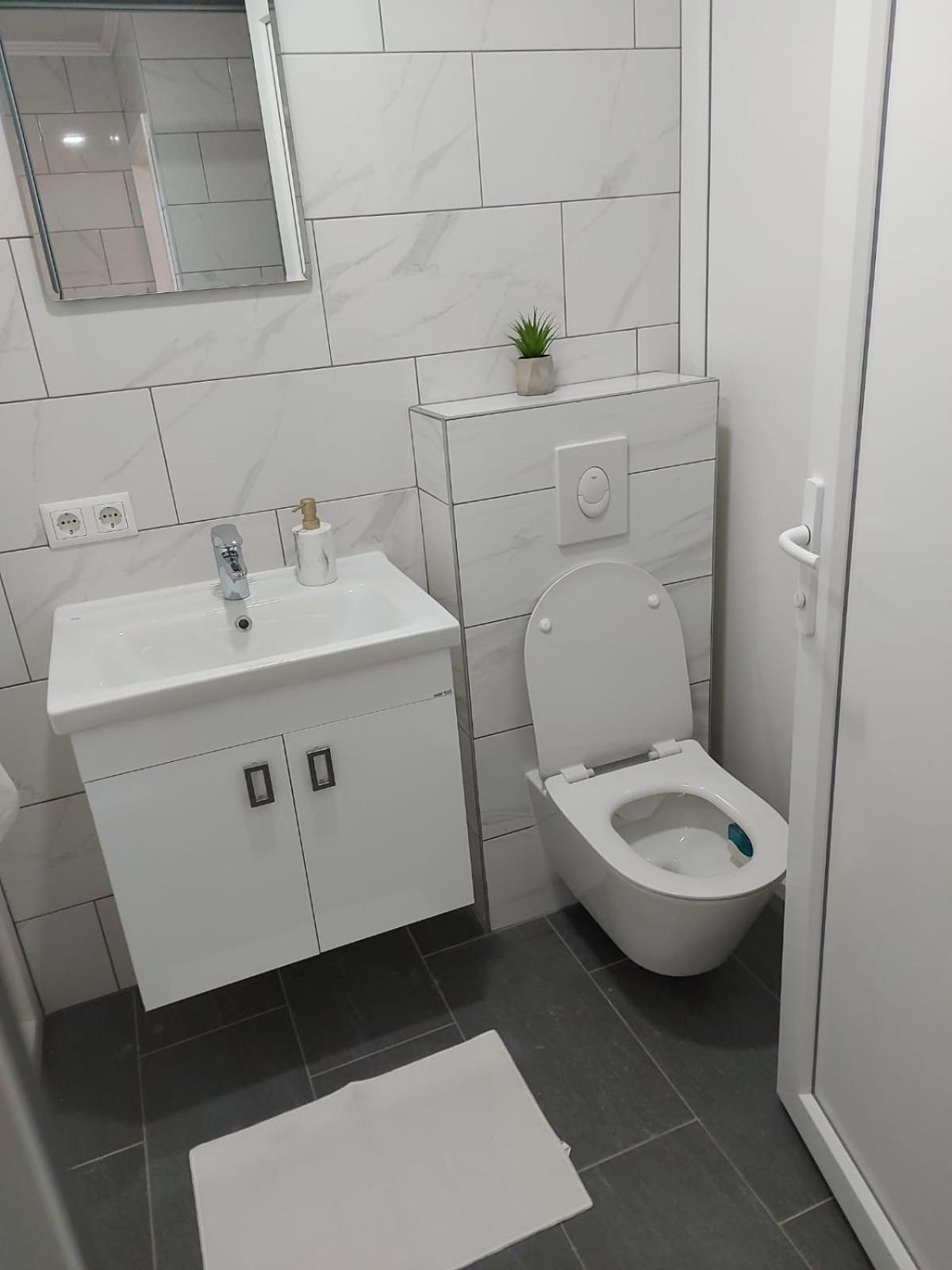 Apartmani Franciska 亚伊采 外观 照片