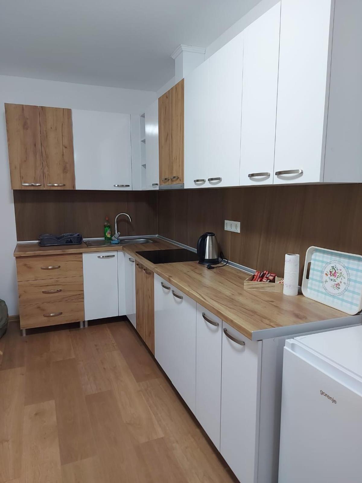 Apartmani Franciska 亚伊采 外观 照片