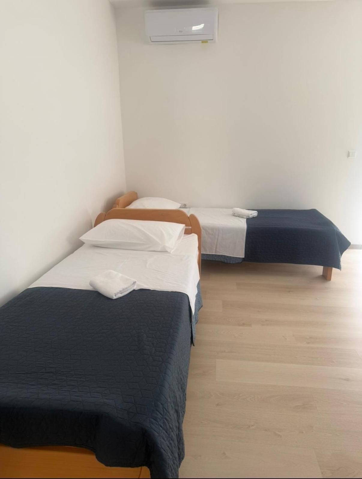 Apartmani Franciska 亚伊采 外观 照片