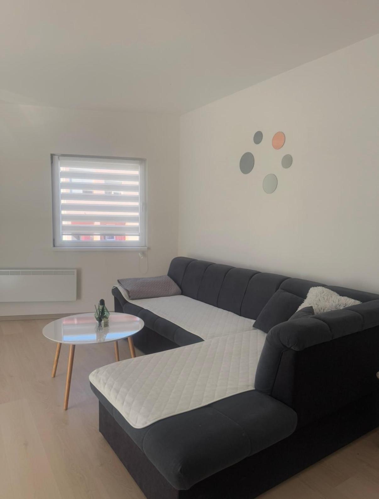 Apartmani Franciska 亚伊采 外观 照片