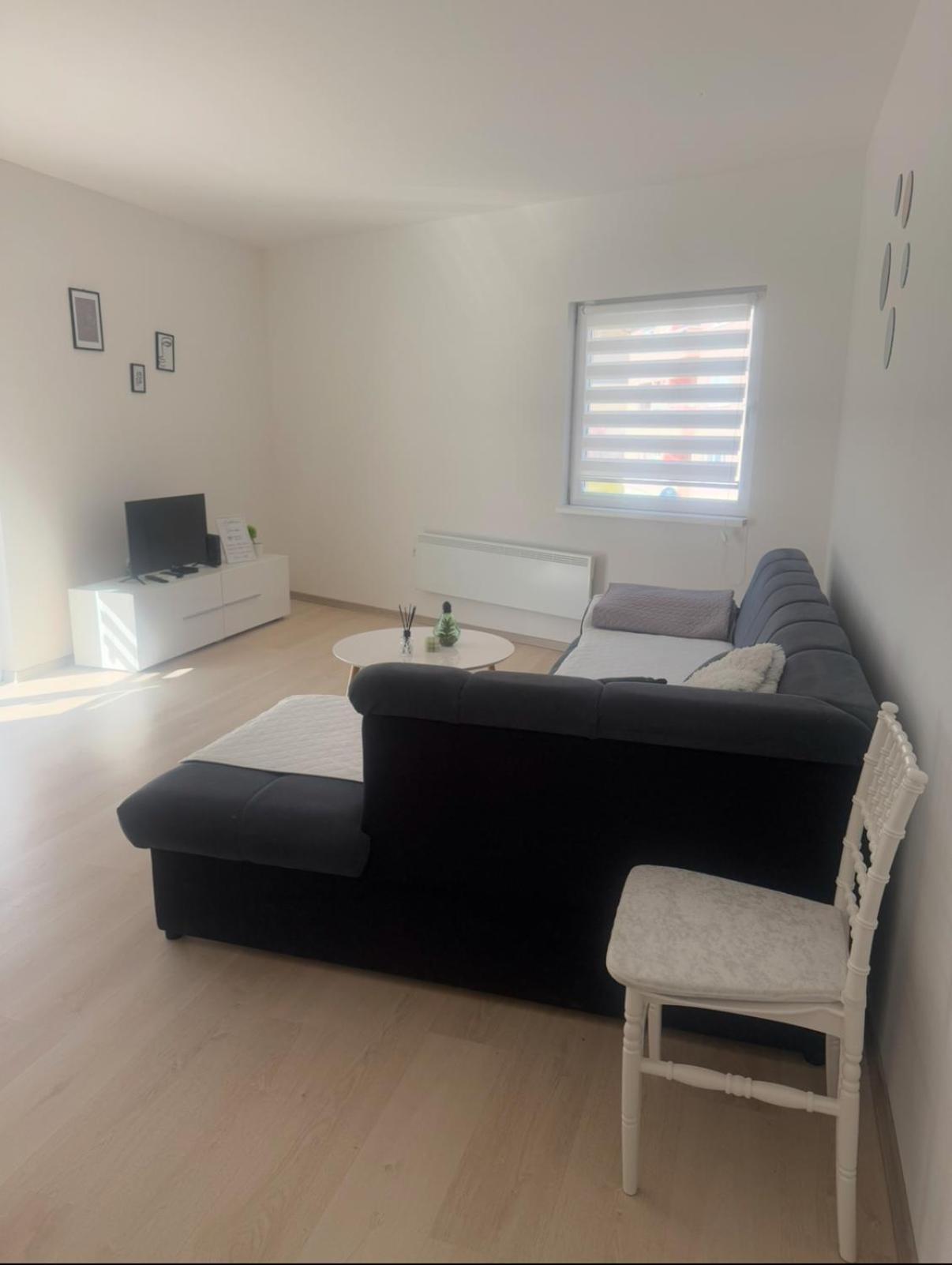 Apartmani Franciska 亚伊采 外观 照片