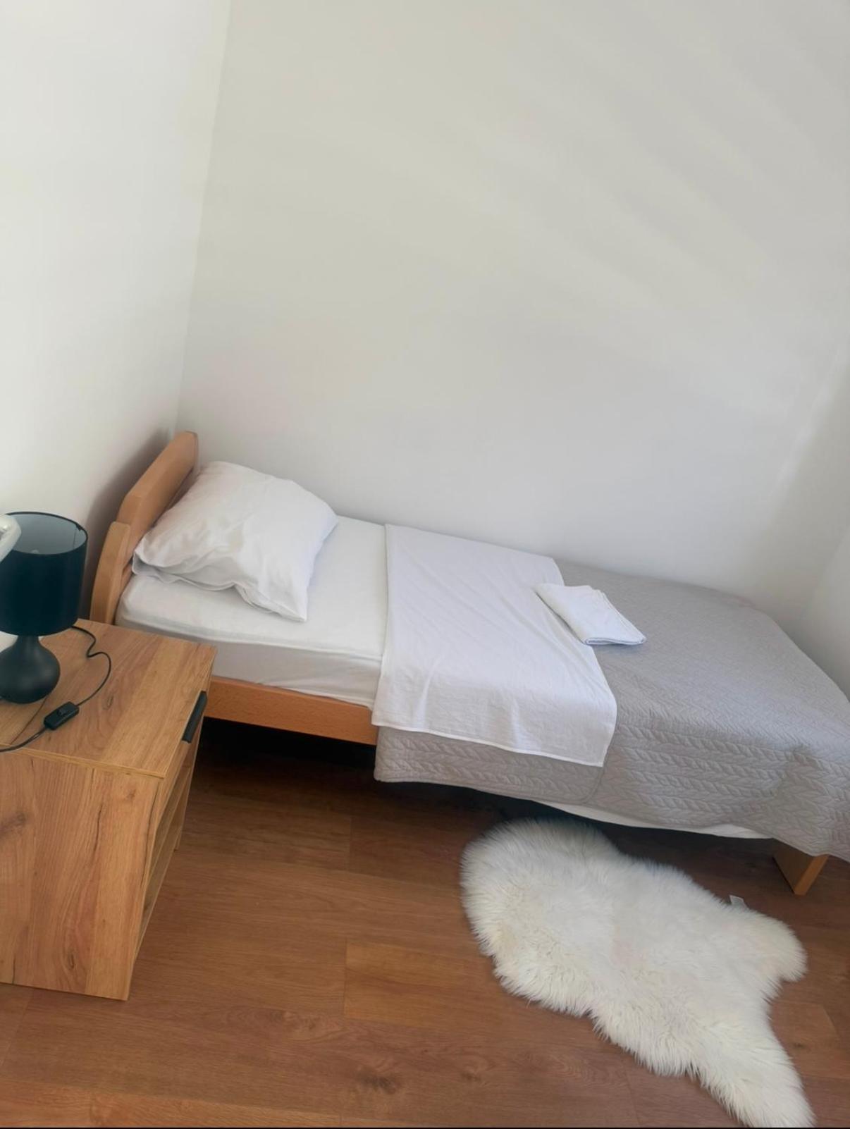 Apartmani Franciska 亚伊采 外观 照片